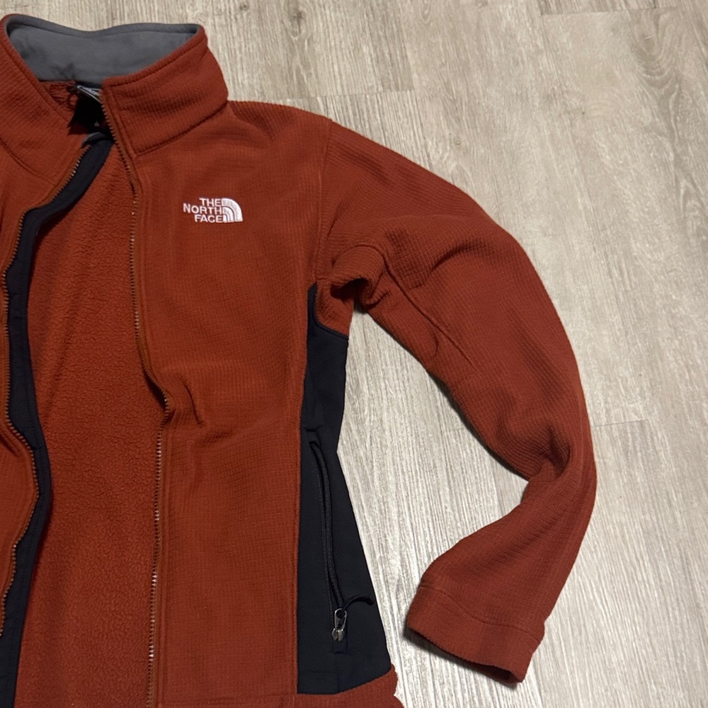 The North Face Men's Rust and black Performance Jacket - Picture 10 of 10